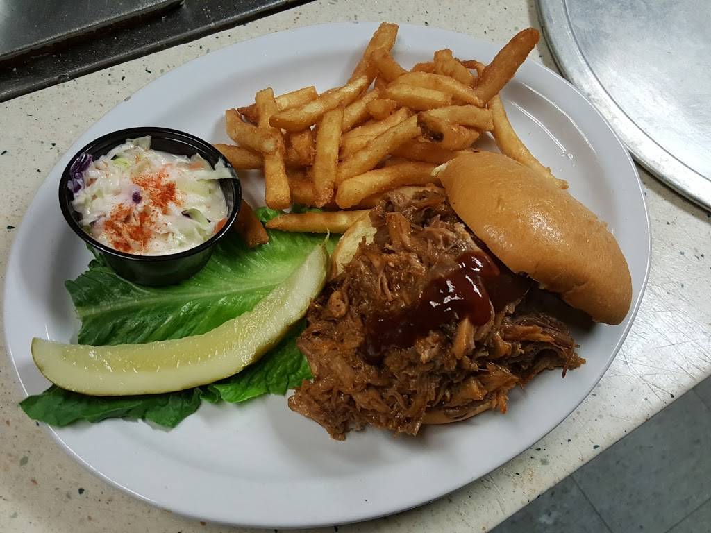 Fox Hole Tap And Pizzeria | restaurant | 3308 W Elm St, McHenry, IL 60050, USA | 8153856710 OR +1 815-385-6710