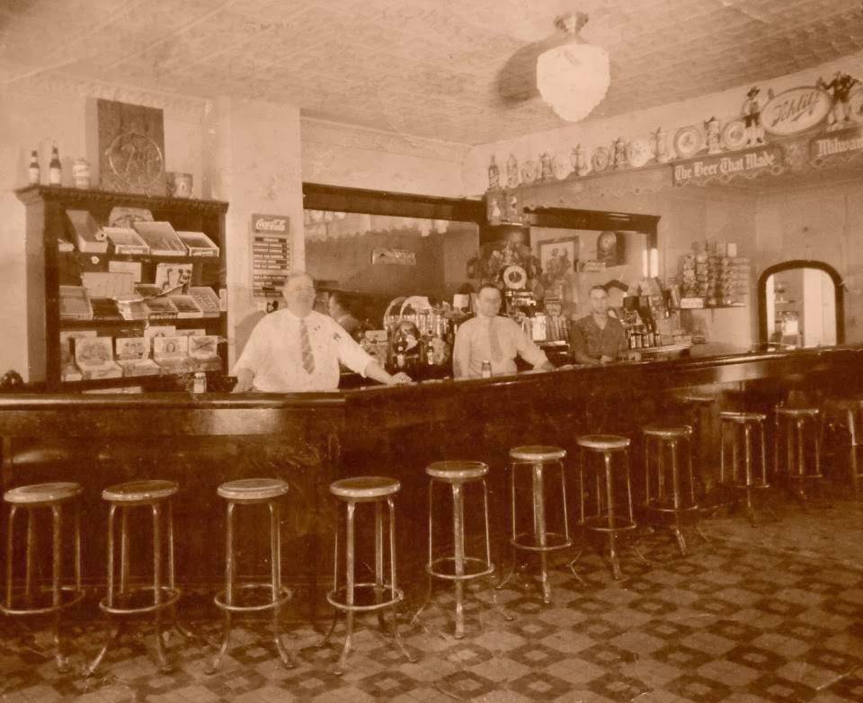 Valley Inn | restaurant | 24575 Valley Dr, Pleasant Valley, IA 52767, USA | 5633322300 OR +1 563-332-2300