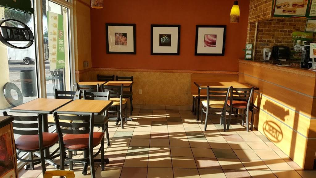 Subway | meal takeaway | 13300 NW 27th Ave #3, Opa-locka, FL 33054, USA | 3056882808 OR +1 305-688-2808
