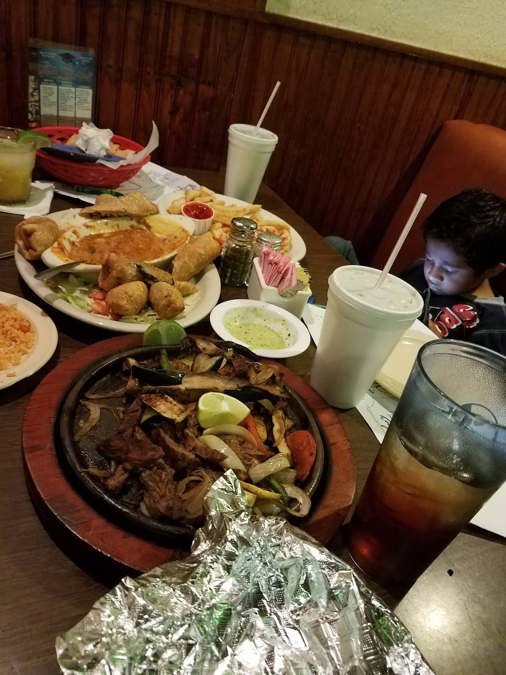 Lunas Mexican Restaurant | restaurant | Mainland Crossing, 9300 Emmett F Lowry Expy, Texas City, TX 77591, USA | 4099867919 OR +1 409-986-7919