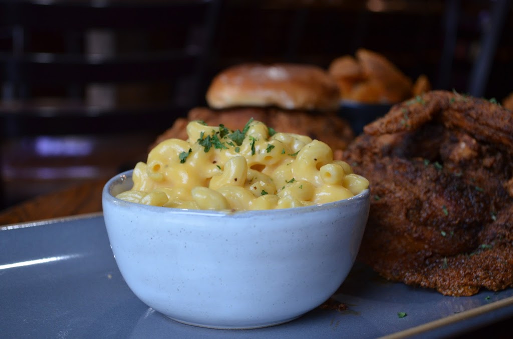 Blazzin Bs Chicken | restaurant | 5943 N Northwest Hwy, Chicago, IL 60631, USA | 7737428283 OR +1 773-742-8283