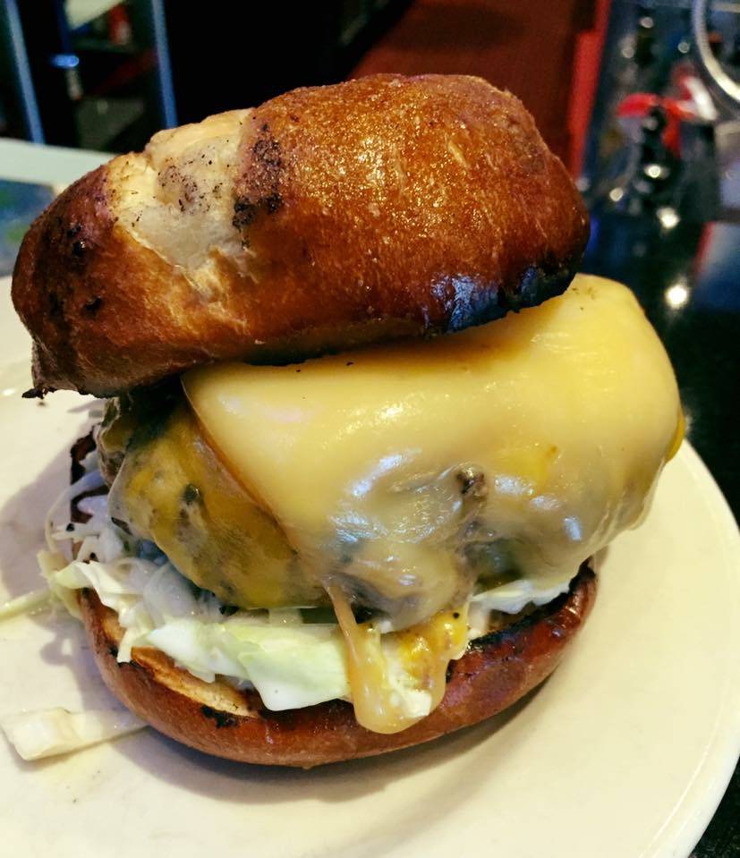 Chiefs Pub | restaurant | 502 N Western Ave, Lake Forest, IL 60045, USA | 8472343444 OR +1 847-234-3444