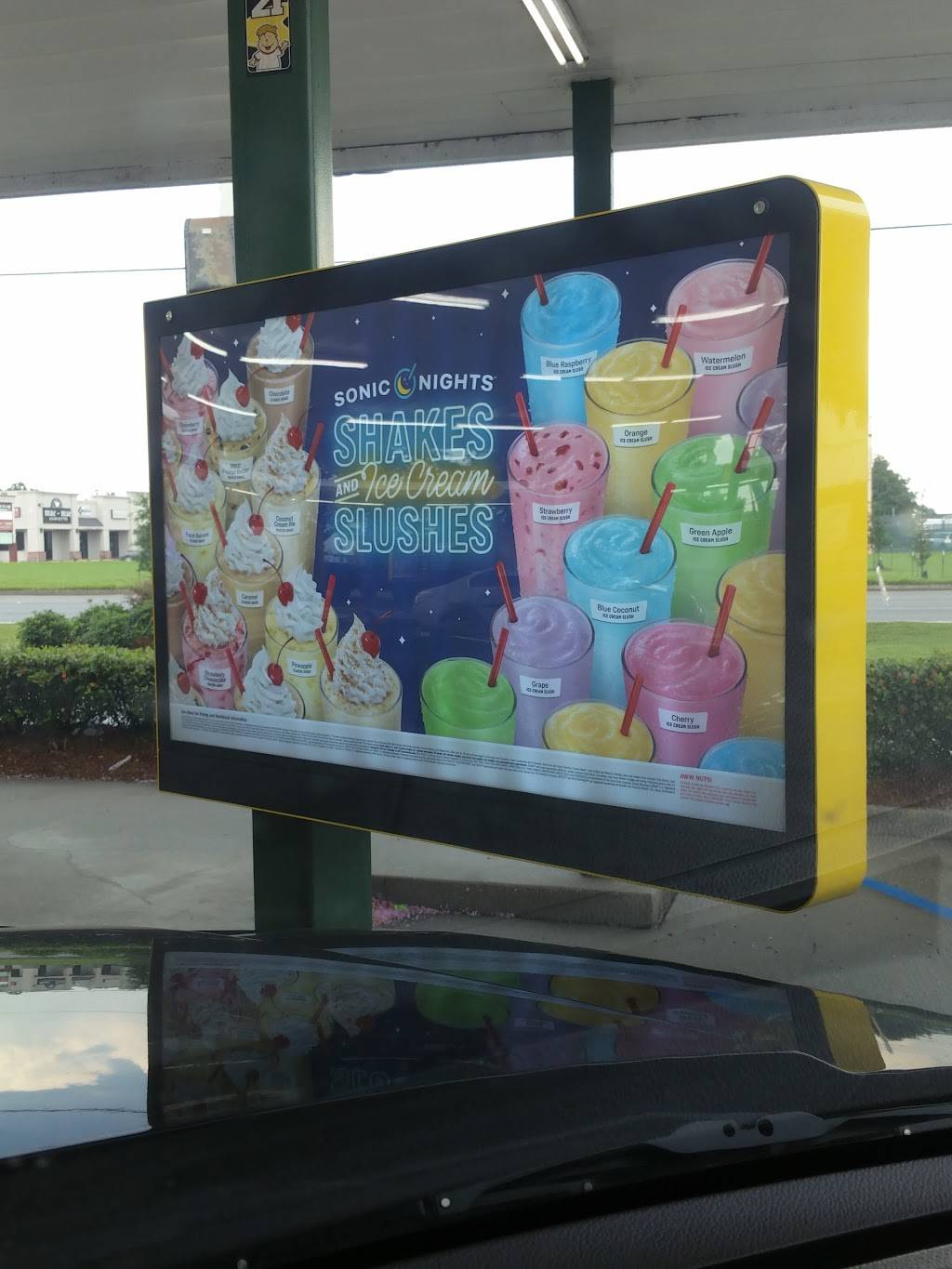 Sonic Drive-In | restaurant | 1480 W. Bank Expressway, Westwego, LA 70094, USA | 5043405323 OR +1 504-340-5323