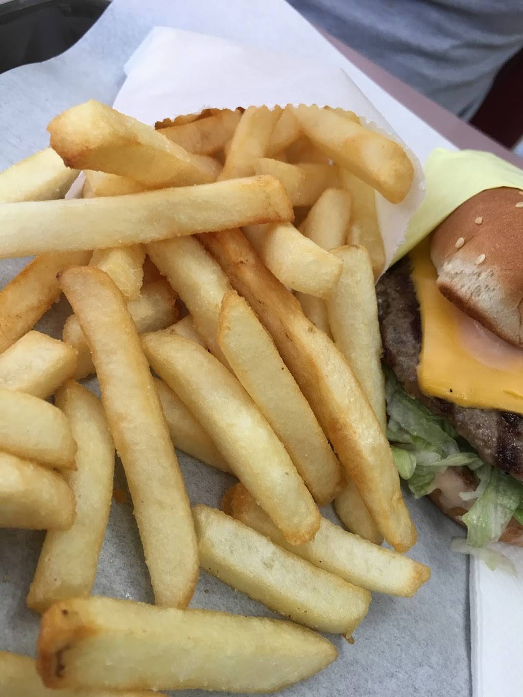 Star Burgers | restaurant | 7207 Arlington Ave, Riverside, CA 92503, USA | 9516895050 OR +1 951-689-5050