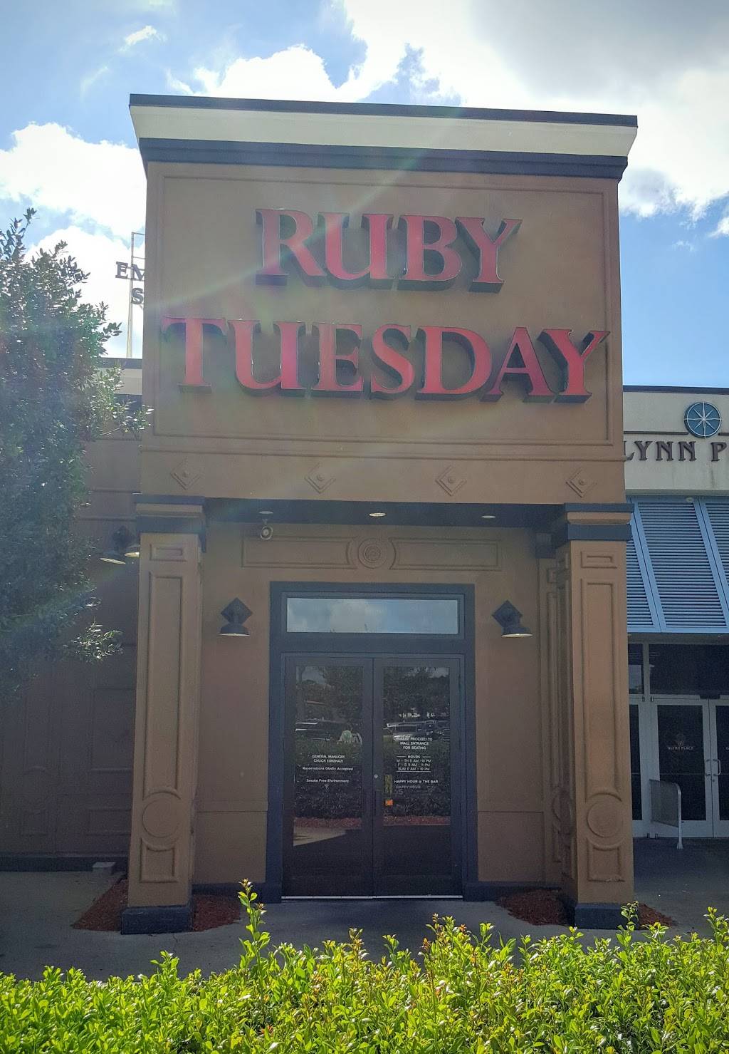 Ruby Tuesday | restaurant | 513 Mall Blvd, Brunswick, GA 31525, USA | 9122645525 OR +1 912-264-5525