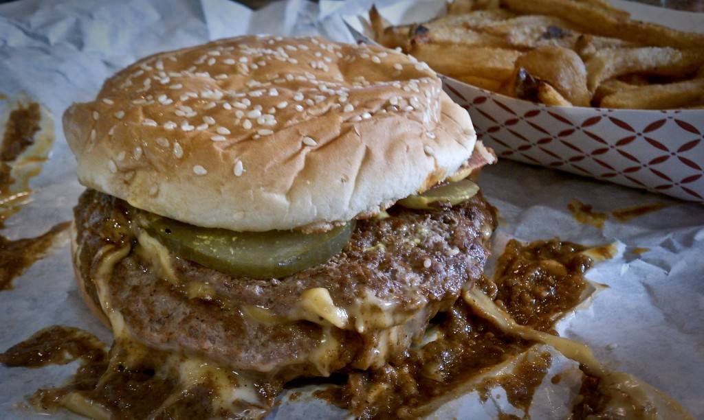 Chili Coast Burgers | restaurant | 1330 E Vista Way #1, Vista, CA 92084, USA | 7607261187 OR +1 760-726-1187