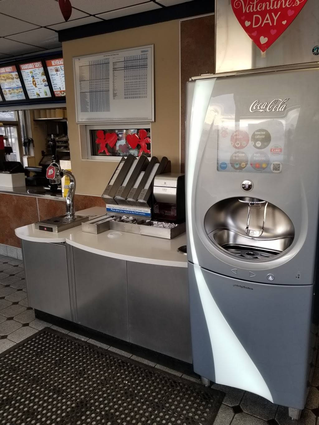 White Castle | restaurant | 2711 Fern Valley Rd, Louisville, KY 40213, USA | 5029628438 OR +1 502-962-8438