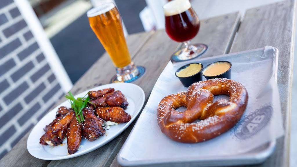 AquaBrew | restaurant | 150 S L B J Dr, San Marcos, TX 78666, USA | 5123532739 OR +1 512-353-2739