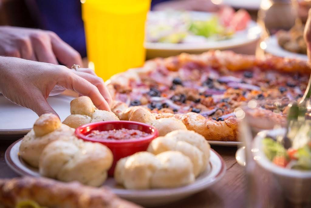 Hideaway Pizza | restaurant | 1701 Shedeck Pkwy, Yukon, OK 73099, USA | 4052314777 OR +1 405-231-4777