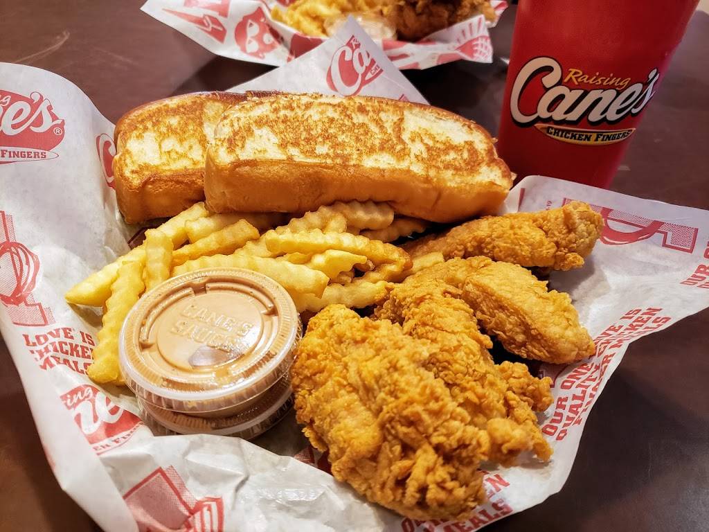 Raising Canes Chicken Fingers | meal takeaway | 5132 N High St, Columbus, OH 43214, USA | 6143967316 OR +1 614-396-7316