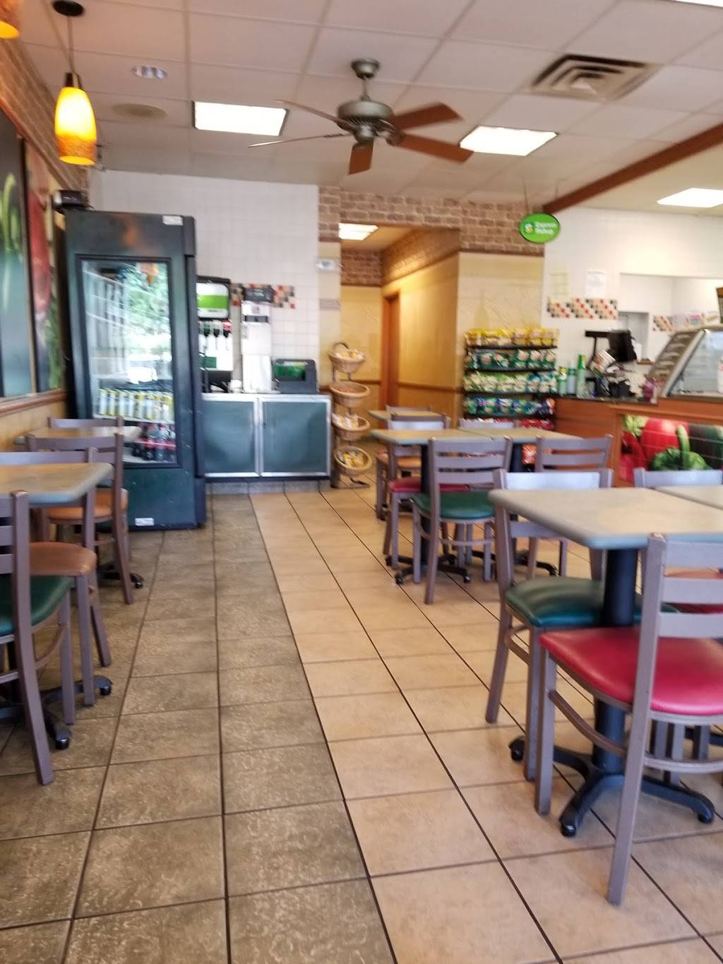 Subway Restaurants | restaurant | 4801 Little Rd, Shopping Ctr #123, Arlington, TX 76017, USA | 8175632168 OR +1 817-563-2168