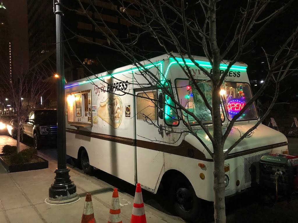 Gyro Express | restaurant | 1123 Walnut St, Kansas City, MO 64106, USA | 9136362537 OR +1 913-636-2537