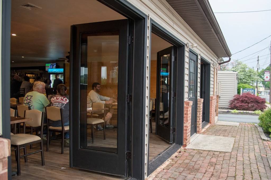 Square Mile Public House | restaurant | 1632, 14 W Main St, Mountville, PA 17554, USA | 7172852555 OR +1 717-285-2555