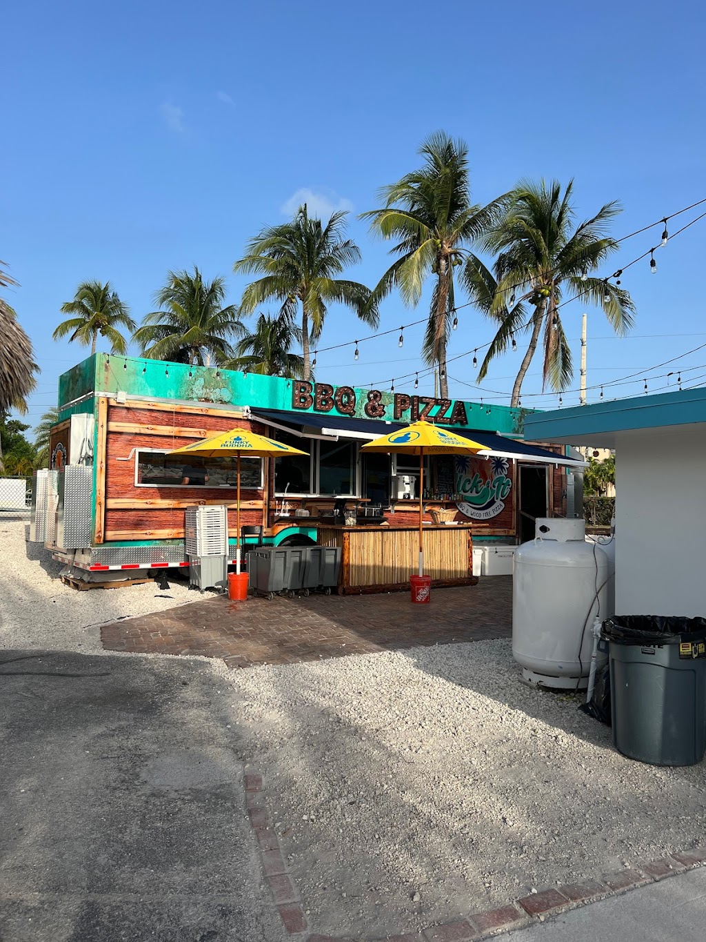 Lick It BBQ & Wood Fire Pizza | restaurant | 65651 Overseas Hwy, Layton, FL 33001, USA | 3059222469 OR +1 305-922-2469