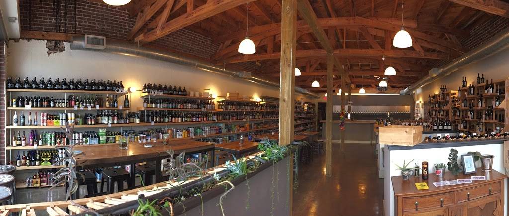 Beer Girl, Growlers & Bottleshop | restaurant | 587 N Central Ave, Hapeville, GA 30354, USA | 4044259657 OR +1 404-425-9657