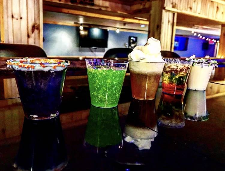 Blues Bar | restaurant | 601 Co Rd 33/7, Weston, WV 26452, USA | 3049978890 OR +1 304-997-8890