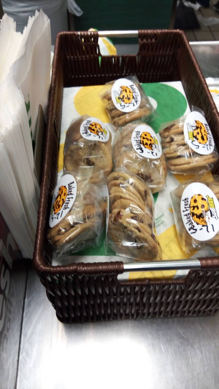 Subway | restaurant | 37 E 25th St, Baltimore, MD 21218, USA | 4106625762 OR +1 410-662-5762