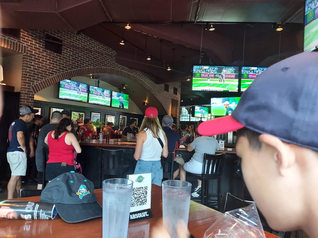 Cask n Flagon | restaurant | 62 Brookline Ave, Boston, MA 02215, USA | 6175364840 OR +1 617-536-4840