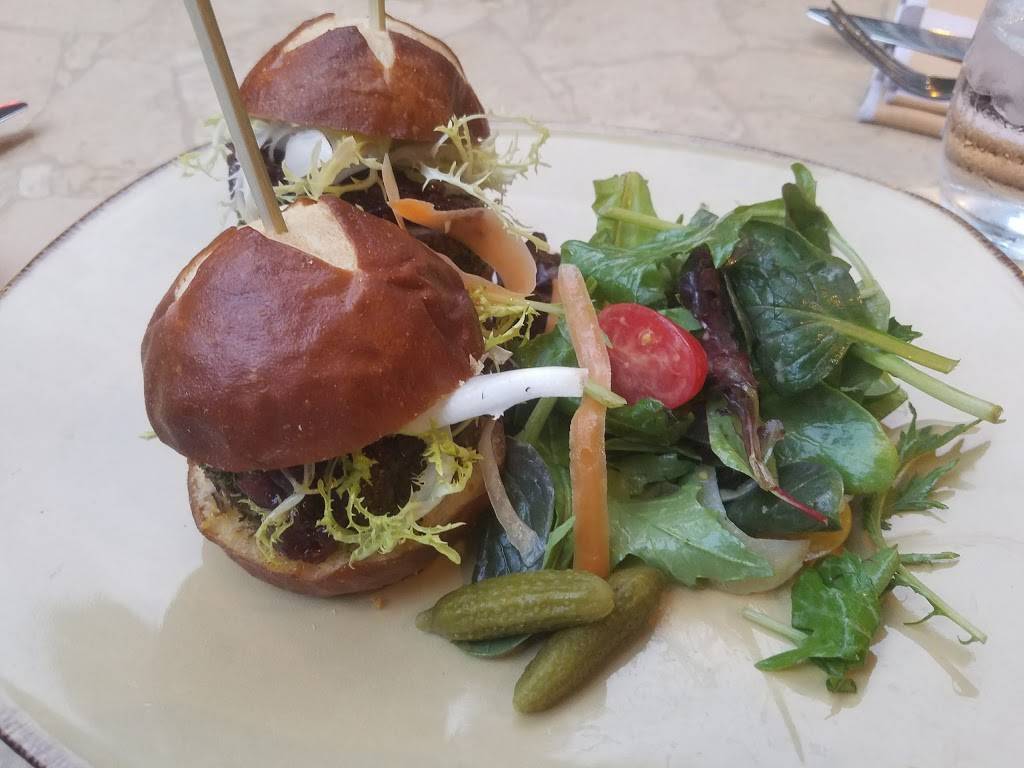 Pierrot Gourmet at The Peninsula | cafe | 108 E Superior St, Chicago, IL 60611, USA | 3125736749 OR +1 312-573-6749