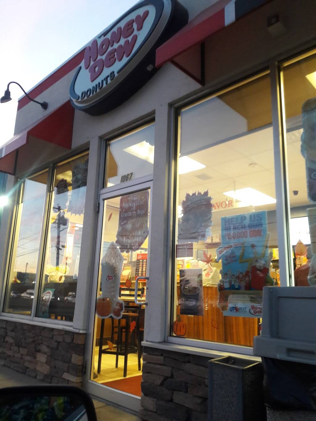 Honey Dew Donuts | bakery | 435 Lynnway, Lynn, MA 01905, USA | 7815953129 OR +1 781-595-3129