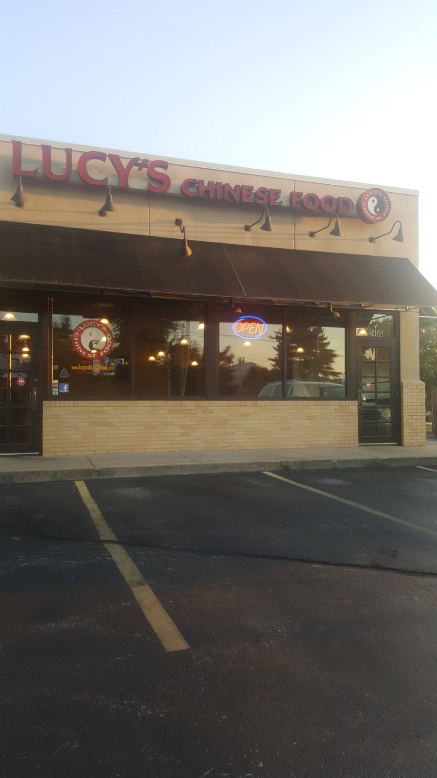 Lucys Chinese Food | restaurant | 2456 E Sunshine St, Springfield, MO 65804, USA | 4178829964 OR +1 417-882-9964