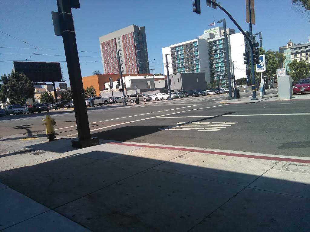 Jack in the Box | restaurant | 1110 C St, San Diego, CA 92101, USA | 6192340785 OR +1 619-234-0785