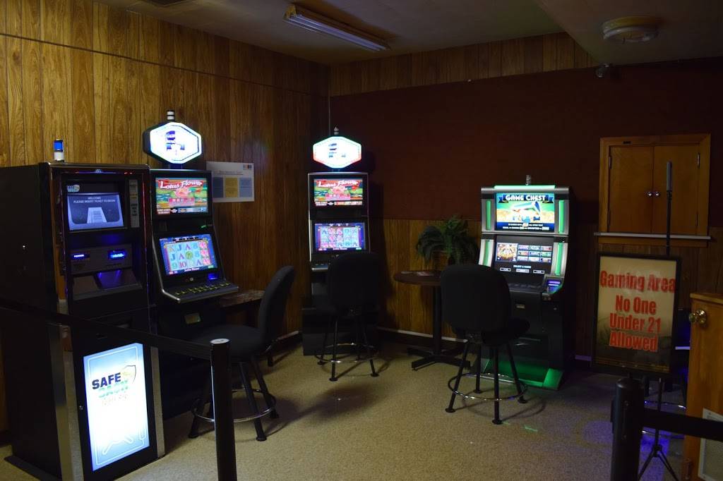 Spaulding Club | restaurant | 405 E 4th St, Alton, IL 62002, USA | 6184656913 OR +1 618-465-6913