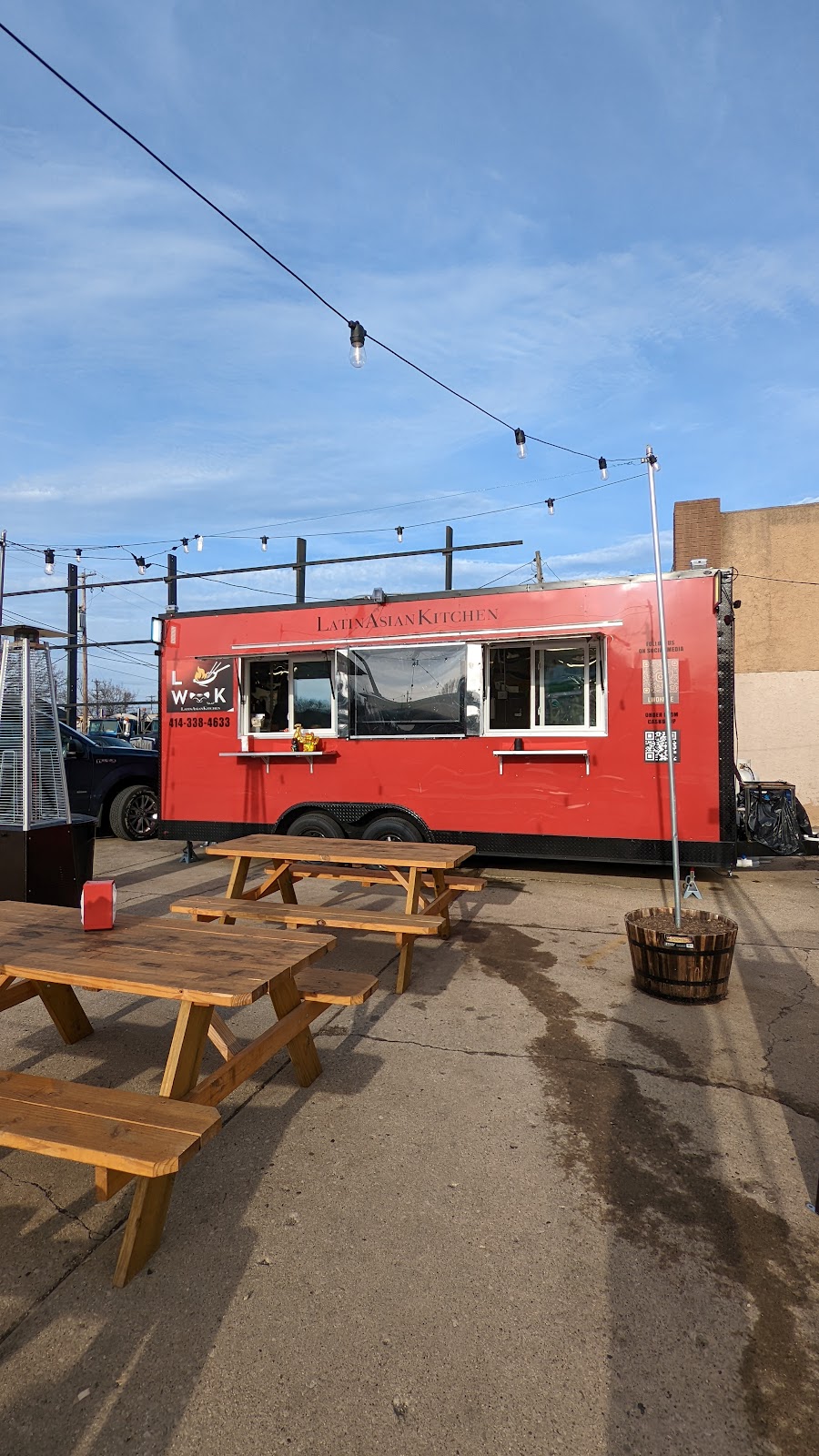 L wok | restaurant | 1010 S 1st St, Milwaukee, WI 53204, USA | 4143384633 OR +1 414-338-4633