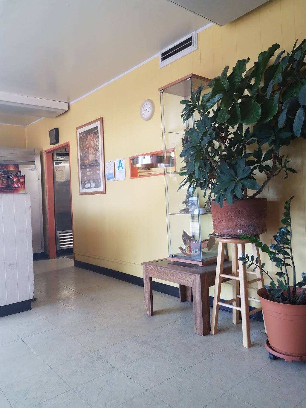 Pinball Pizza | meal delivery | 1731, 2109 W Magnolia Blvd, Burbank, CA 91506, USA | 8188462055 OR +1 818-846-2055