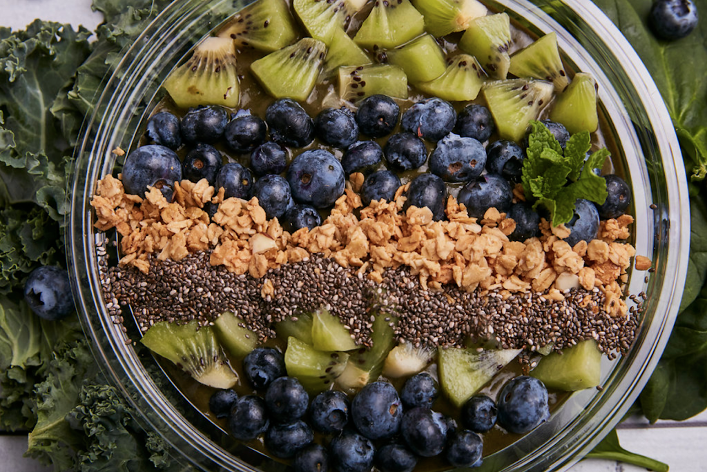 Om Nom Organics | restaurant | 10250 Constellation Blvd, Los Angeles, CA 90067, USA | 2016187809 OR +1 201-618-7809