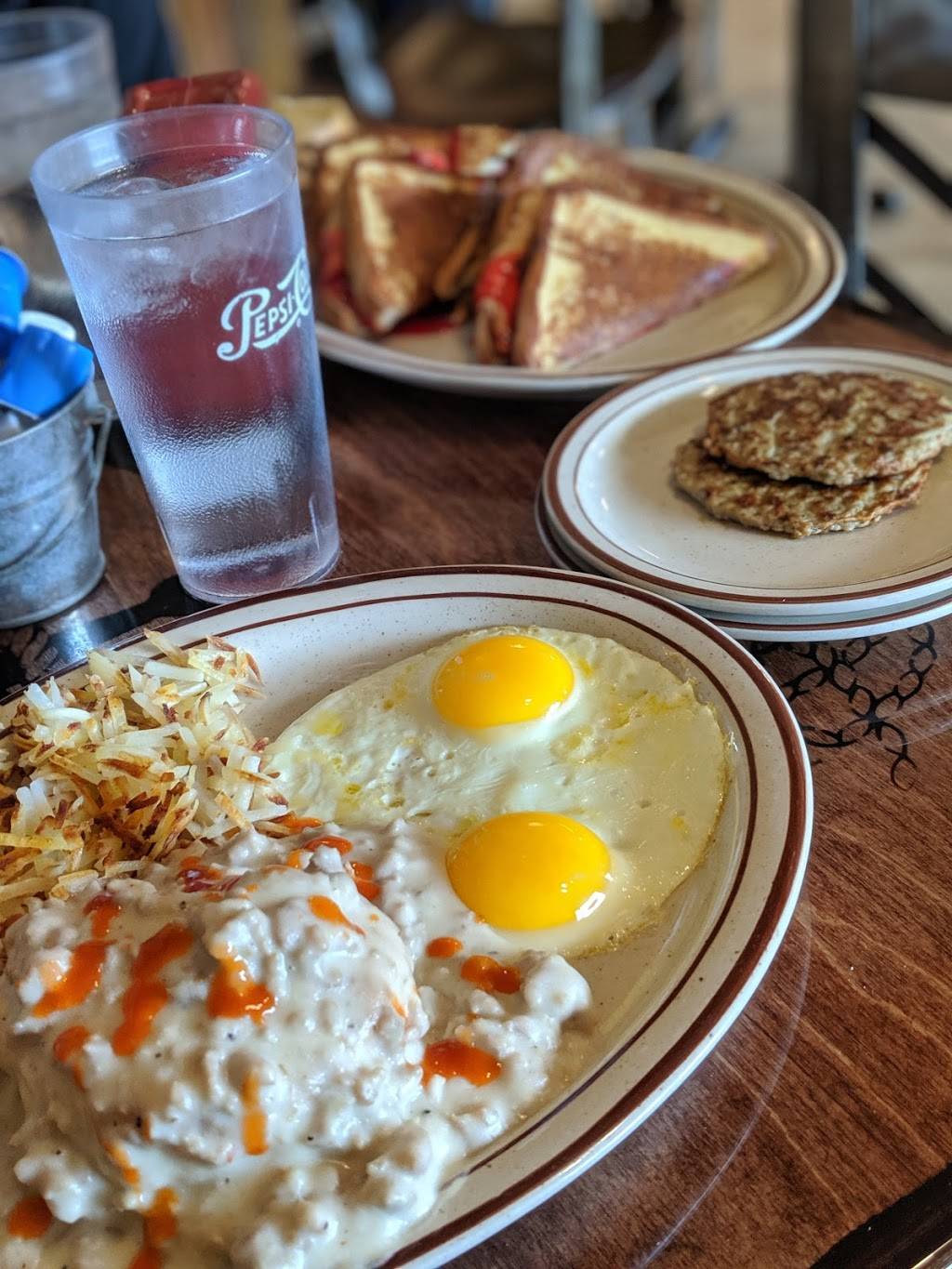 Knotts Family Diner and Ice Cream Parlor | restaurant | 6699 Center Rd, Valley City, OH 44280, USA | 3304832008 OR +1 330-483-2008