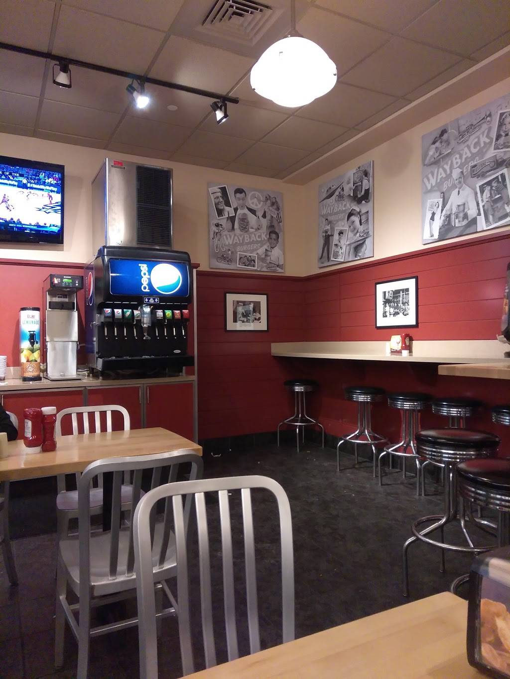 Wayback Burgers | restaurant | 1249 W Main St #11, Waterbury, CT 06708, USA | 2035273546 OR +1 203-527-3546