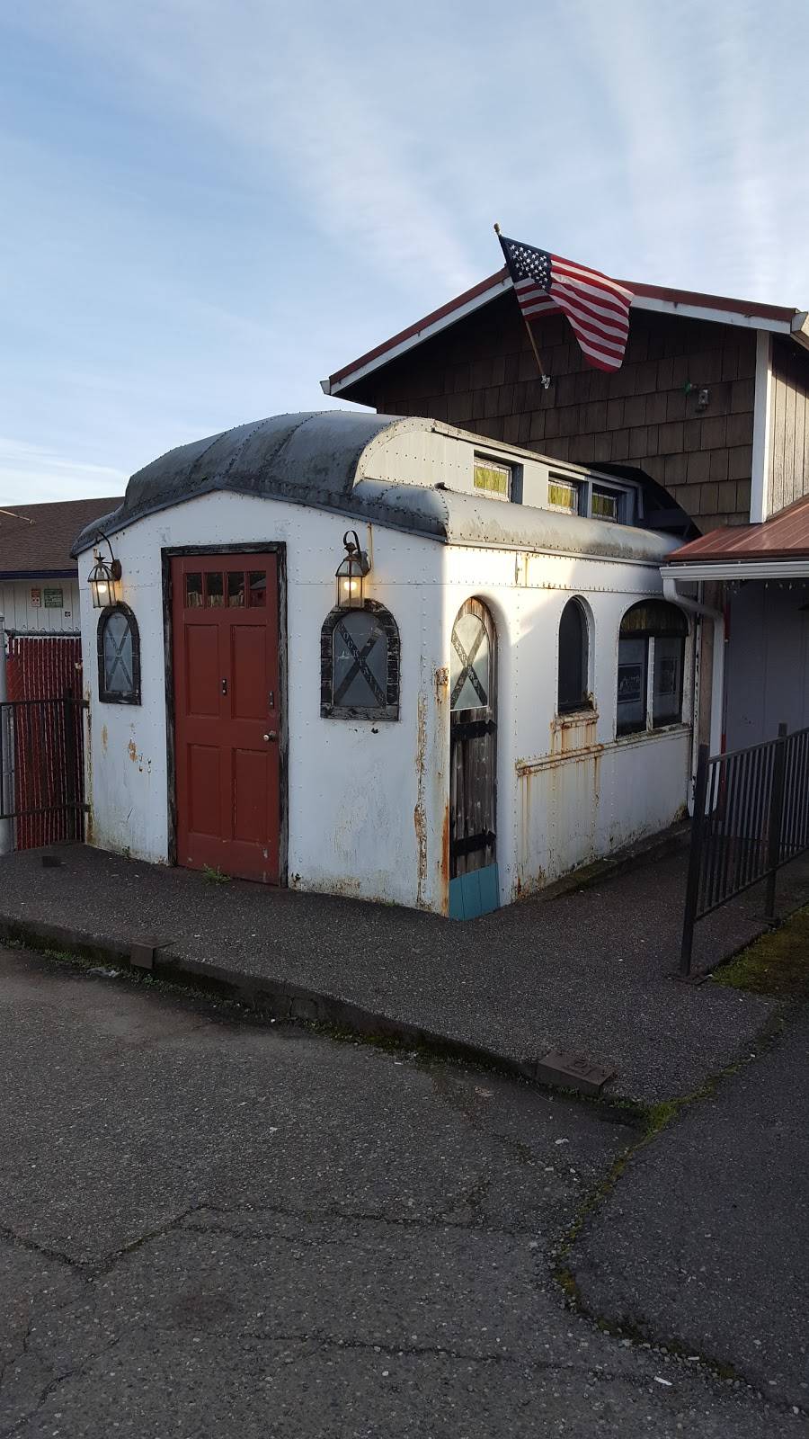 Gray Goat Bar and Grill | restaurant | 314 W Pine St, Oakville, WA 98568, USA | 3608587118 OR +1 360-858-7118