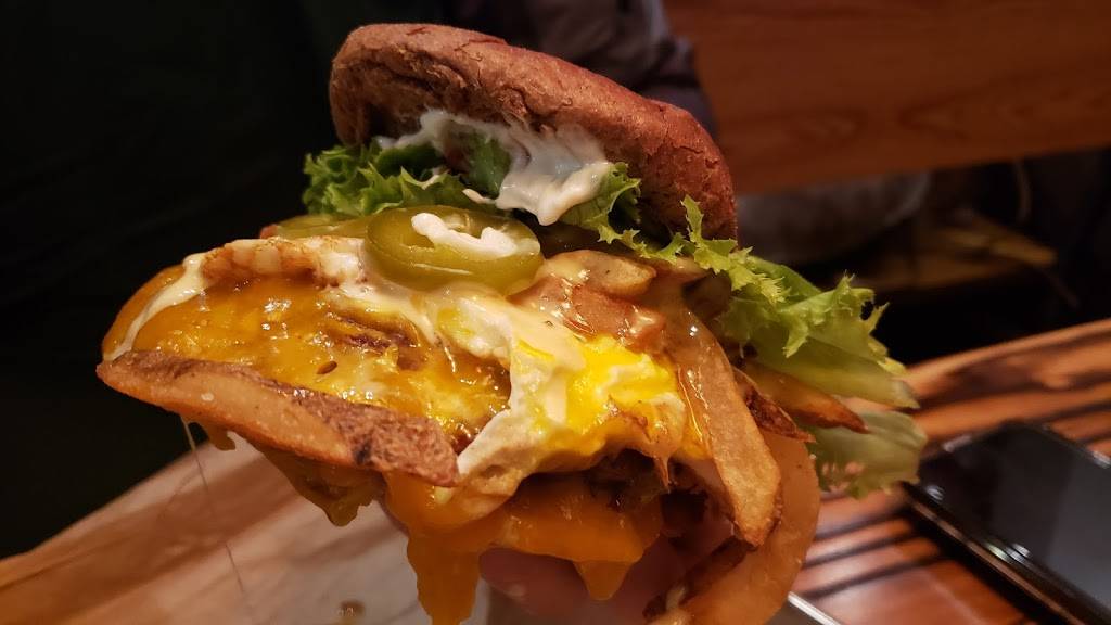 LR Burger | restaurant | 202 E Spring St, Monroe, GA 30655, USA | 4703576750 OR +1 470-357-6750