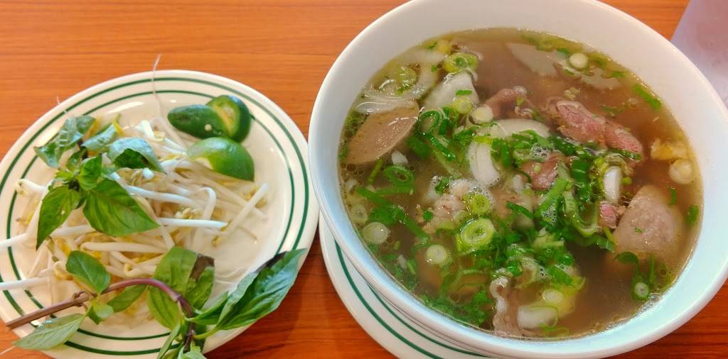 Flaming Kitchen Pho | restaurant | 2130 E Arbors Dr #125, Charlotte, NC 28262, USA | 9802997992 OR +1 980-299-7992