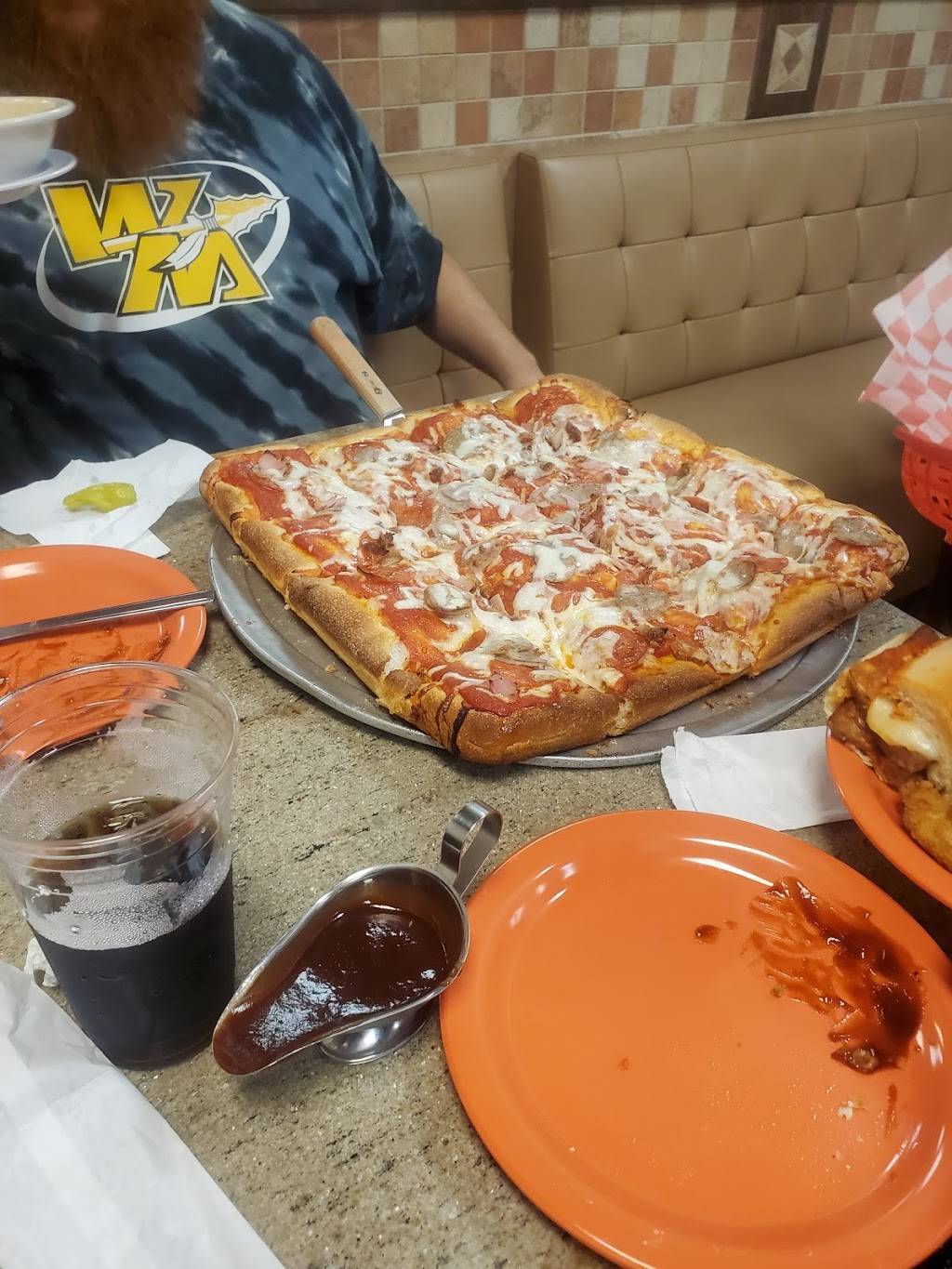 Strombolis Pizza | restaurant | 801 S University Dr, Plantation, FL 33324, USA | 9544722167 OR +1 954-472-2167