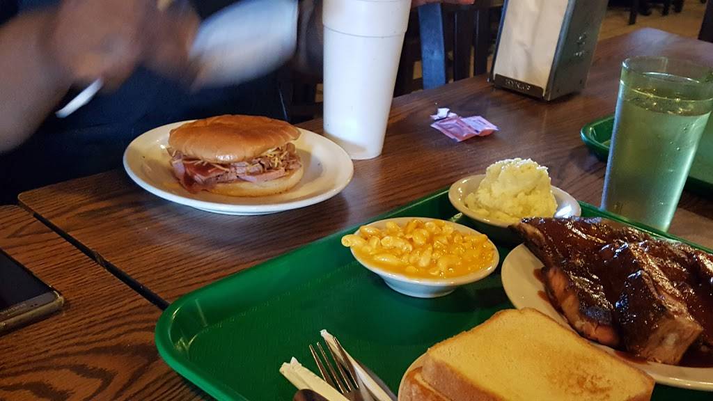 Thomas Bar B-Q | restaurant | 1503 N Loop W, Houston, TX 77008, USA | 7138684410 OR +1 713-868-4410