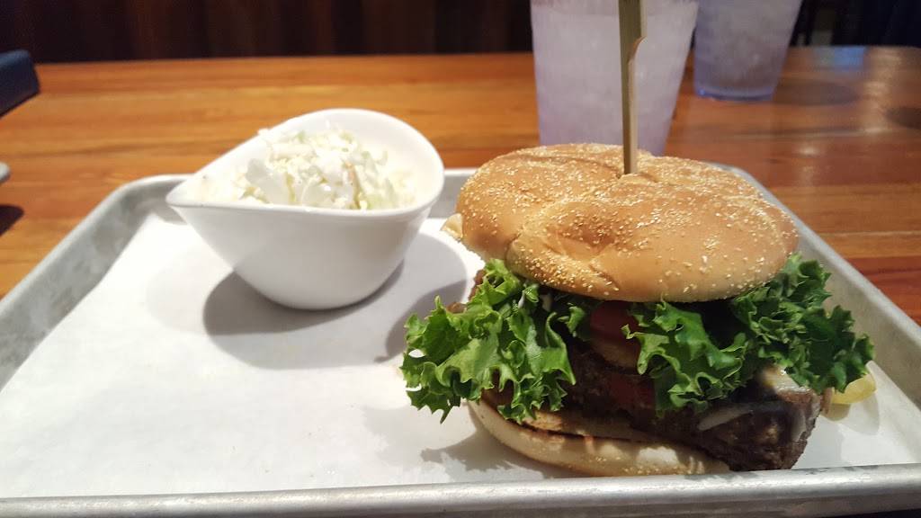 Barracuda Bobs | restaurant | 19 E River St, Savannah, GA 31401, USA | 9127774381 OR +1 912-777-4381