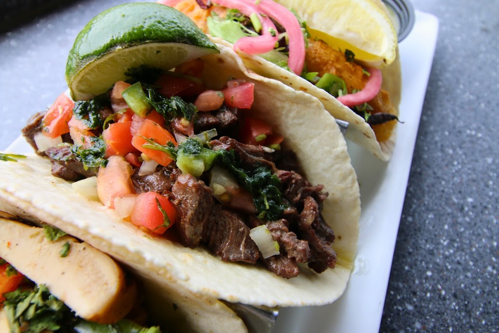 The Dock Bar & Grill | restaurant | 1 Mulligan Dr, Woodridge, IL 60517, USA | 6309647784 OR +1 630-964-7784