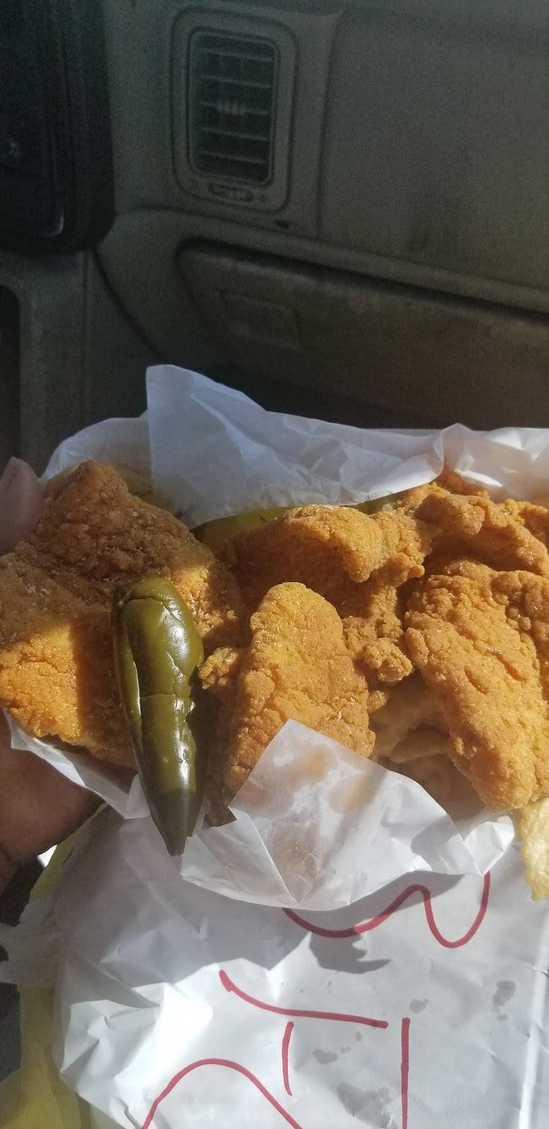 Stanleys Catfish & Wings | restaurant | 3146 Cedar Crest Blvd, Dallas, TX 75203, USA | 2149411523 OR +1 214-941-1523