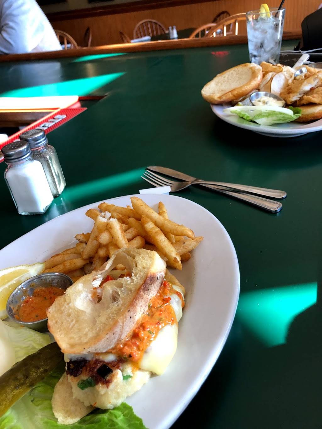 Canal Port | restaurant | 148 Mill St, North Utica, IL 61373, USA | 8156673010 OR +1 815-667-3010