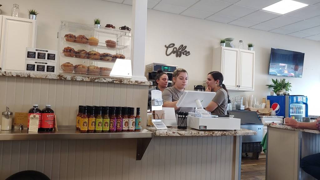 Howies | restaurant | 1525 Smith St Suite 7, North Providence, RI 02911, USA | 4013530500 OR +1 401-353-0500