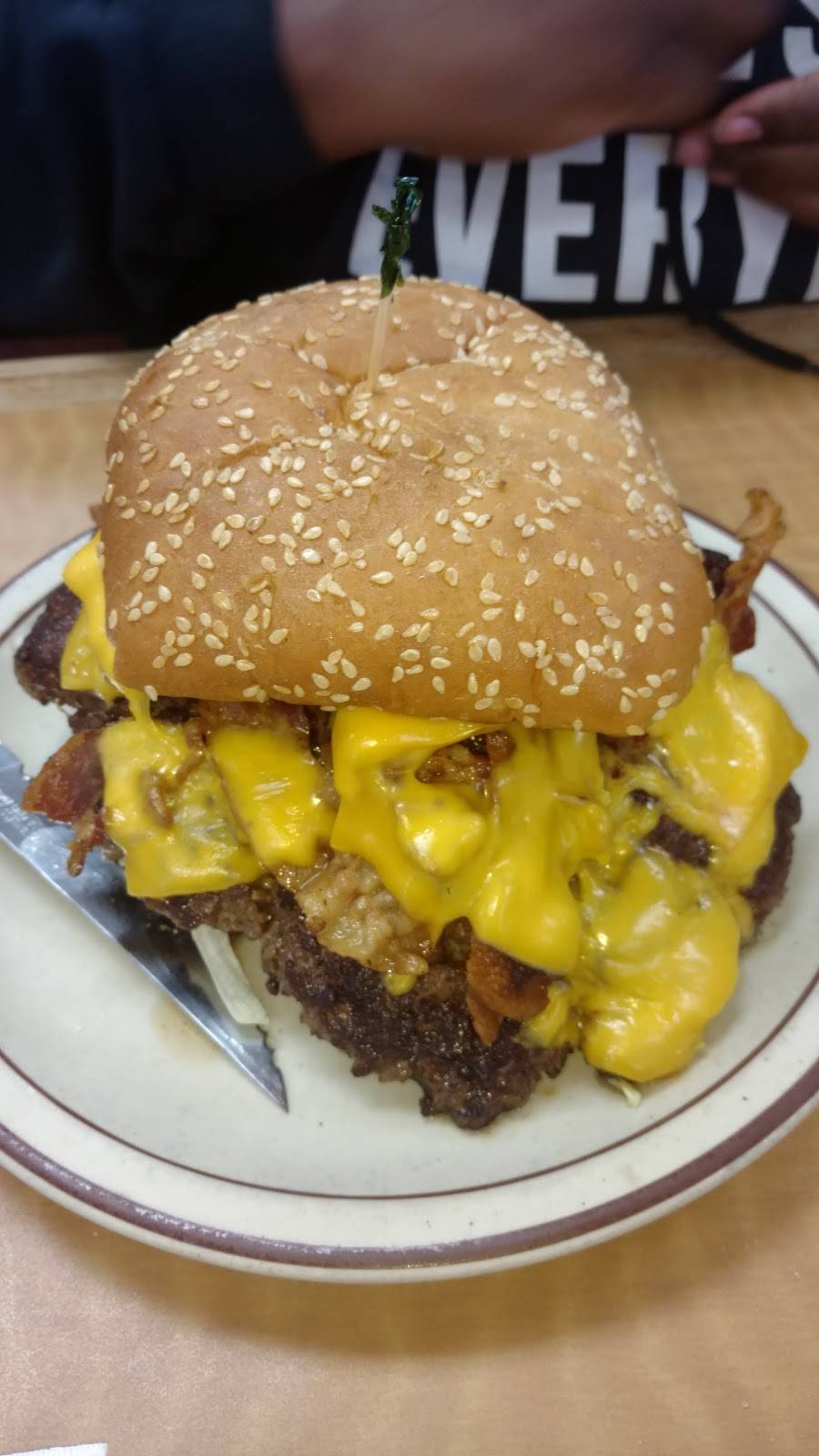 L Georges Coney Island | restaurant | 7335 N Middlebelt Rd, Westland, MI 48185, USA | 7344217500 OR +1 734-421-7500