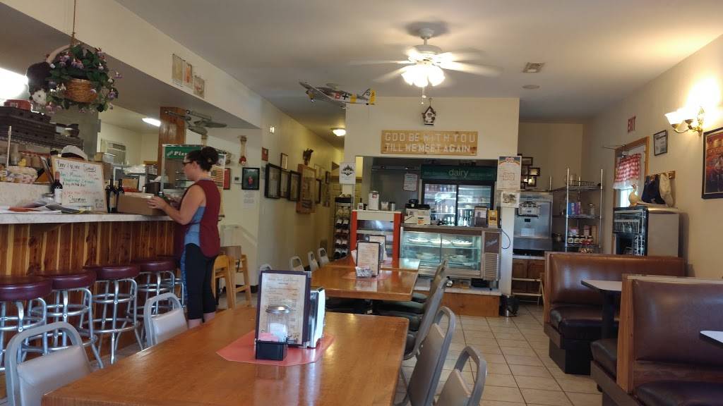 Ventris Trails End Resort and Restaurant | restaurant | 9484 Simrell Dr, Garfield, AR 72732, USA | 4793593912 OR +1 479-359-3912