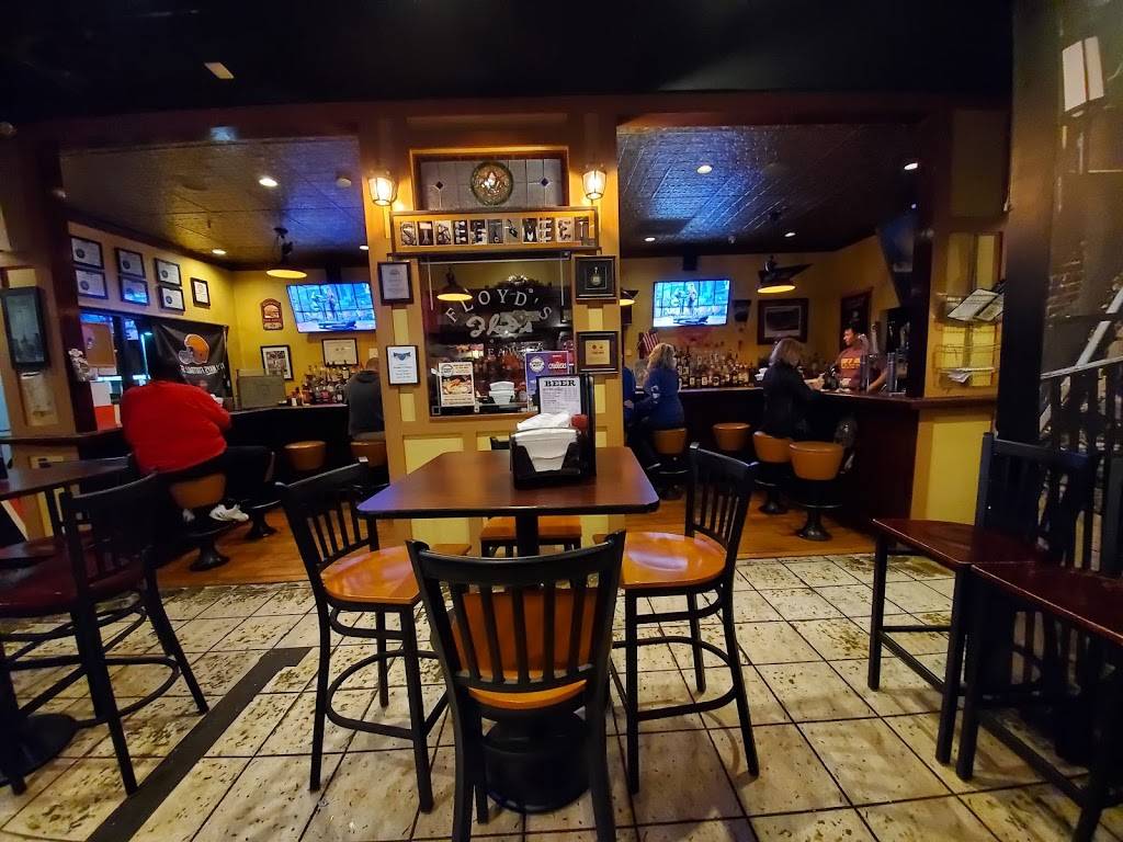 Street Meet The American Tavern | restaurant | Port Royal Plaza, D11, 95 Mathews Dr, Hilton Head Island, SC 29926, USA | 8438422570 OR +1 843-842-2570