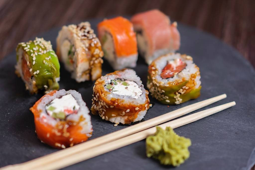 Sushi Express at Madison Green | restaurant | 2001 Crestwood Blvd N, Royal Palm Beach, FL 33411, USA | 5619261505 OR +1 561-926-1505