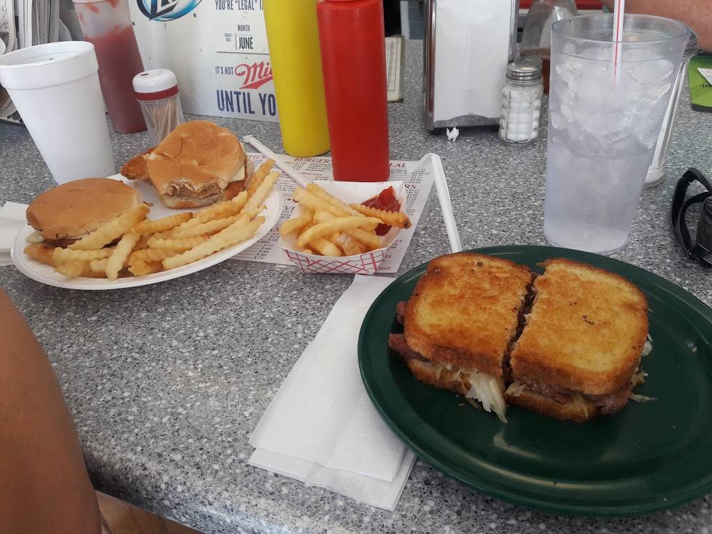 Willys Drive In | restaurant | 710 W Orchard St, Vandalia, IL 62471, USA | 6182831300 OR +1 618-283-1300