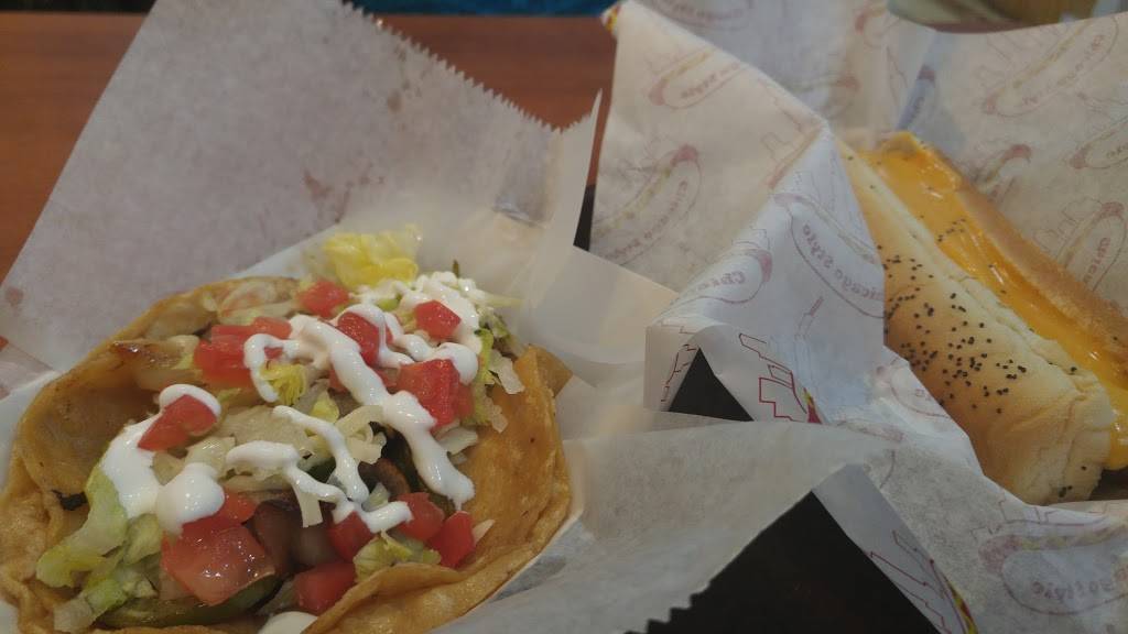 Dog House Grill | restaurant | 1534 N Wells St, Chicago, IL 60610, USA | 3126313737 OR +1 312-631-3737