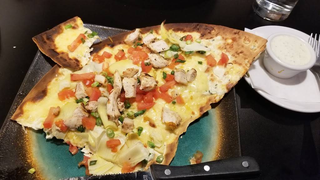 Taxis Grille & Bar | restaurant | 1822 N 120th St, Omaha, NE 68154, USA | 4028981882 OR +1 402-898-1882