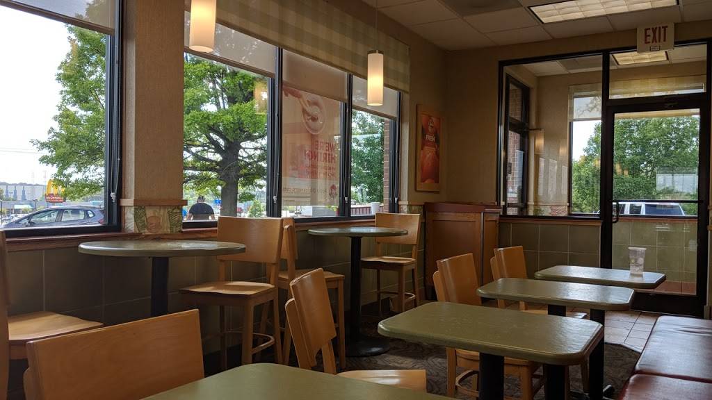 Wendys | restaurant | 8905 Page Ave, St. Louis, MO 63114, USA | 3144232685 OR +1 314-423-2685